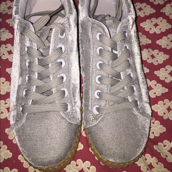 Shoes - Picture 3 of 5